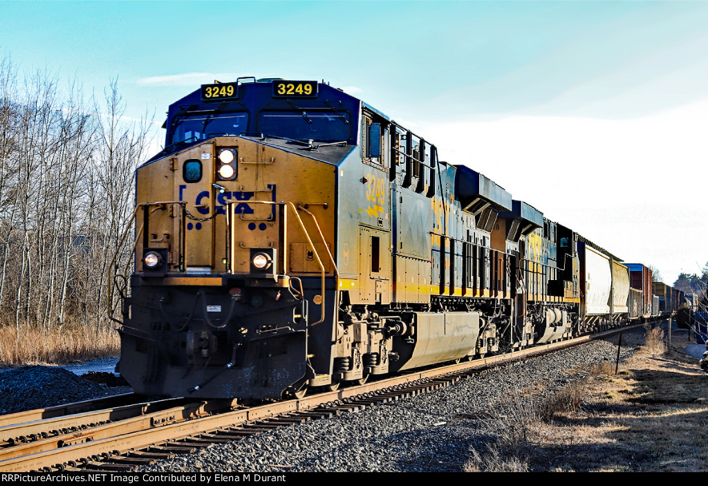 CSX 3249 on M-422